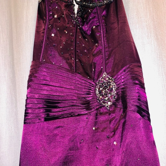 Formal dress - Picture 4 of 7